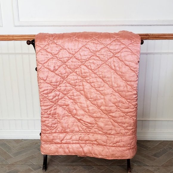 Lockport Vtg Quilted SATIN Comforter Blanket 66 x 85 Twin Pink Peach Thick Warm - Picture 1 of 16